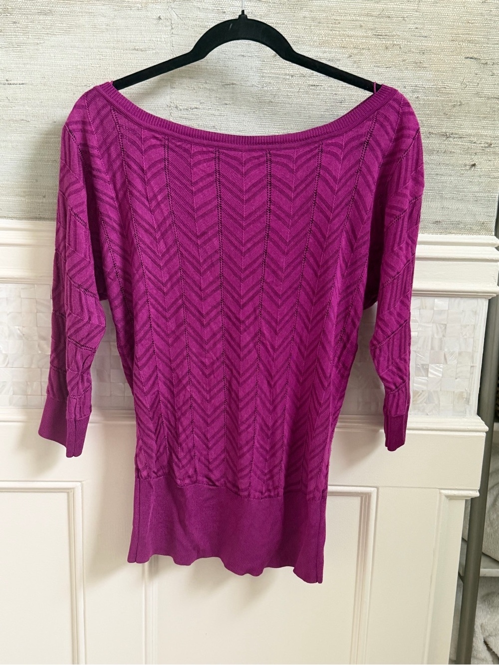 Medium WHBM White House Black Market Chevron Knit Top fuscia magenta